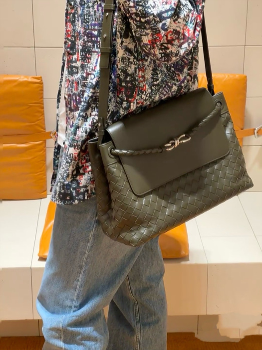 보테가베네타 미디엄 안디아모 메신저 807715