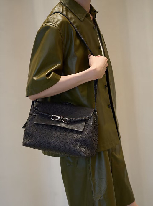 보테가베네타 스몰 안디아모 메신저백 815781