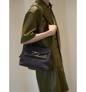 보테가베네타 스몰 안디아모 메신저백 815781