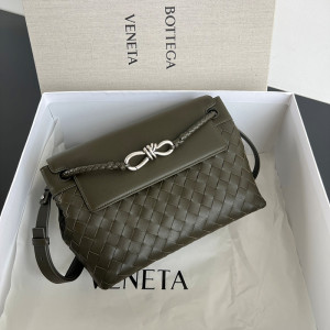 보테가베네타 스몰 안디아모 메신저백 815781