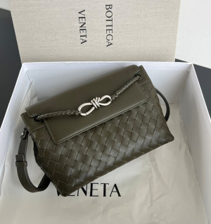 보테가베네타 스몰 안디아모 메신저백 815781