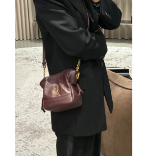 생로랑 램스킨 소재의 제이미(jamie) 미니 파우치 859174