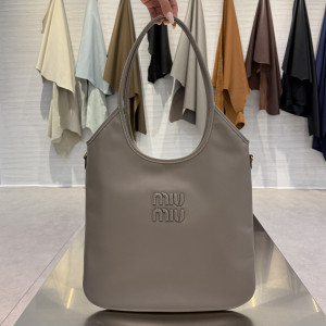 미우미우 23FW MIU MIU 아이비 가죽백 (컬러 그레이) (upgrade ver.)
